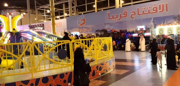 كم عدد مولات العثيم مول