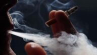 هل الجلوس مع المدخن يفطر الصائم أو يفسد صيامه