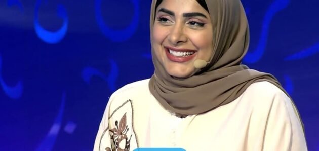 كم عمر عائشة السيفي الفائزة بلقب امير الشعراء