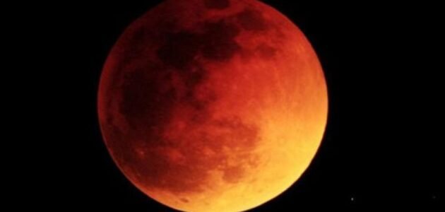 مساحة الجانب المضاء من القمر التي يمكن مشاهدتها من سطح الارض