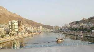 ما اسم الجبل الذي تتكئ عليه مدينة المكلا في اليمن – خليجنا نت