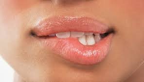 هل اكل الشفايف يبطل الصيام مثلما يبطله الطعام والشراب