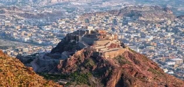 جبل يقع شرق مدينة تعز – خليجنا نت