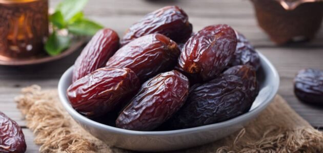 هل يجوز اخراج زكاة الفطر تمر