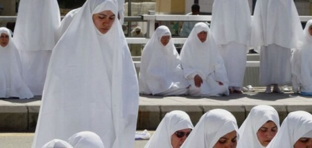 هل يجوز لبس الاحرام بلون غير الابيض