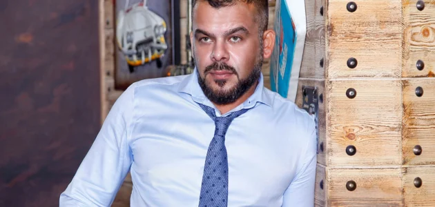 هل تم سحب جنسية الفنان منذر رياحنة ولماذا