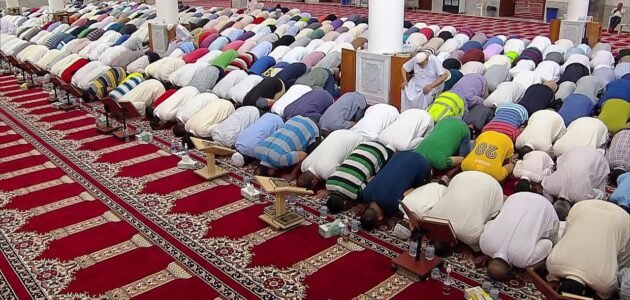 هل صلاة التراويح هي قيام الليل
