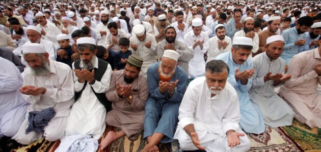 صور عن صلاة عيد الفطر وموعد صلاة عيد الفطر المبارك 2023