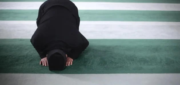 حكم قيام العشر الأواخر من رمضان وما الفرق بين التراويح والقيام والإطالة فيها