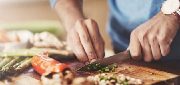 تفسير رؤية الميت يعد الطعام في المنام لابن سيرين – خليجنا