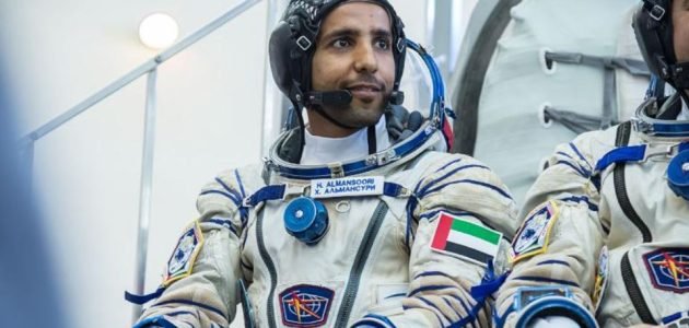 كم سنة تم تدريب رائد الفضاء سلطان النيادي لمهمة السير في الفضاء