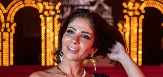 كم عمر الفنانة منى زكي ويكيبيديا