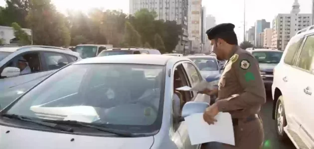 هل المخالفات المرورية تمنع الكفيل من إصدار تأشيرة خروج وعودة ؟الجوازات السعودية توضح