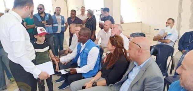 أبو هولي يتفقد مخيم اليرموك برفقة أعضاء اللجنة الاستشارية للأونروا