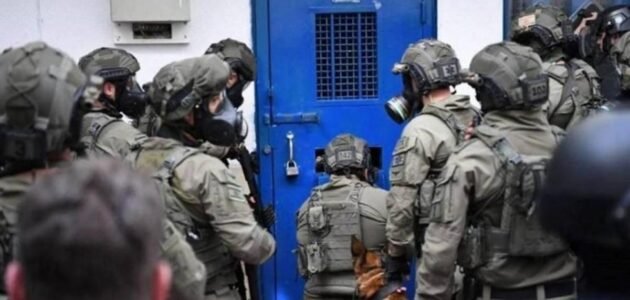 قوات القمع تقتحم قسم 21 في سجن عوفر
