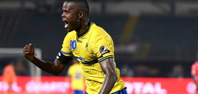 من هو مبوانا ساماتا المرشح للانضمام إلى الأهلي