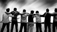 وصف صديق بالفرنسية في فقرة قصيرة