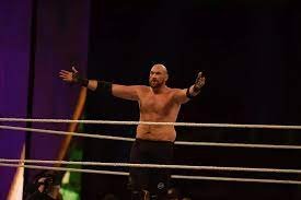 ديانة رومان رينز مسيحي ام مسلم