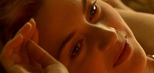 مشهد رسم روز في فيلم تايتنك بدون حذف