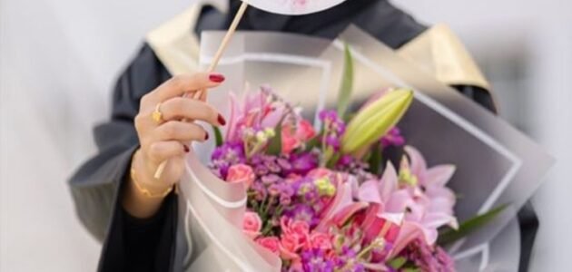 فتاة بلباس التخرج 2023 جلسات تصوير خريجين
