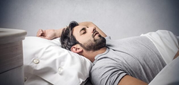 ما هو تفسير حلم تنظيف الوجه من الشعر في المنام بالتفصيل