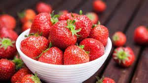 ما هي الفاكهة التي بذورها خارج القشرة