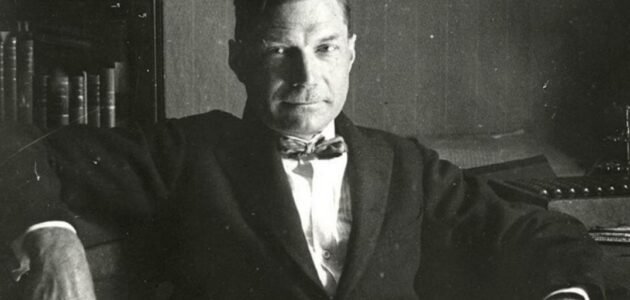 من هو الكاتب الروسي الذي كتب رواية نحن؟