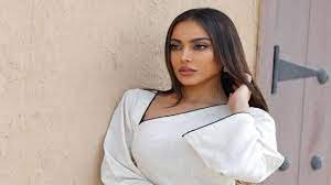 من هي الفاشينيستا فاطمه المؤمن ويكيبيديا