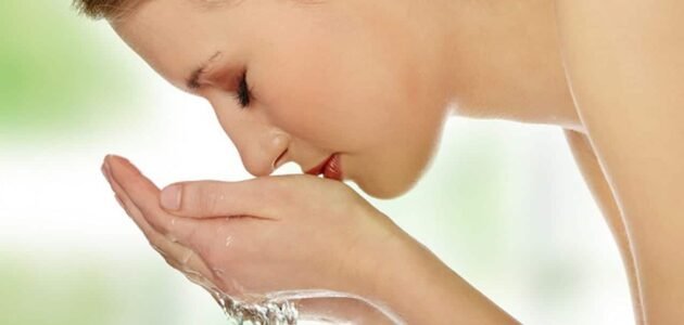 فوائد غسل الوجه بالماء البارد