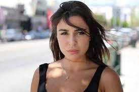 من هي سارة أبي كنعان وزوجها وديانتها