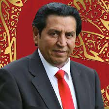 هل الشاعر كريم العراقي سني أم شيعي