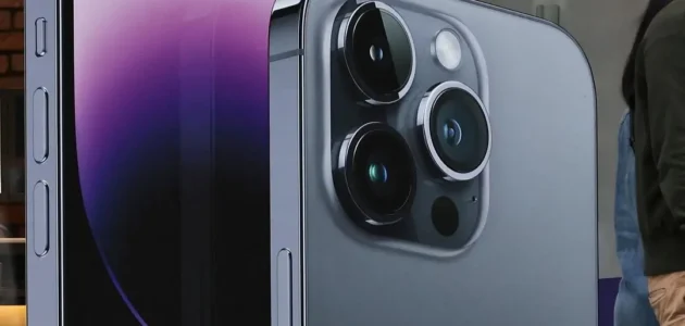 سر الدائرة السوداء الغامضة بجانب كاميرا آيفون.. لن تتخيل استخداماتها