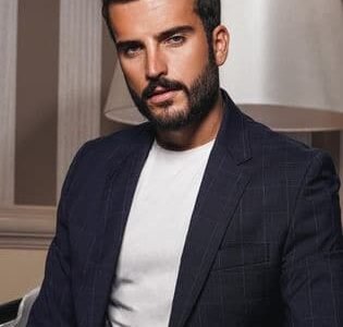 من هي زوجة مهند الحمدي؟.. تفاصيل كاملة