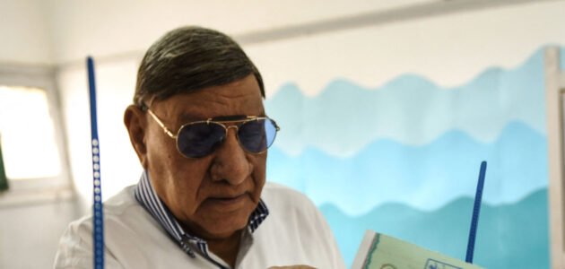 اشتهر بإثارة الجدل في مواقفه وأسلوبه.. وفاة الإعلامي المصري خليجنا فوزي | أخبار