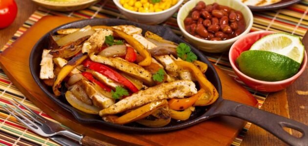 بكل سهولة..خطوات تحضير فاهيتا الدجاج