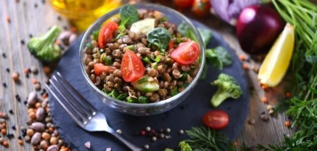 طريقة عمل سلطة العدس البني الصحية بتكات أحترافية