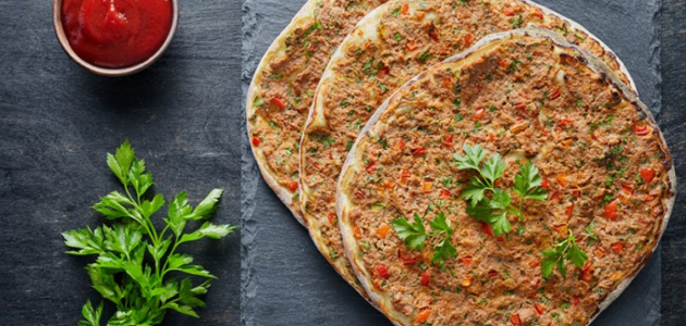 طريقة عمل لحم بعجين بخبز التورتيلا الشهية على الطريقة اللبنانية 1 طريقة عمل لحم بعجين بخبز التورتيلا الشهية على الطريقة اللبنانية