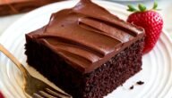 طريقة عمل كيكة الشوكولاتة الهشة اللذيذة