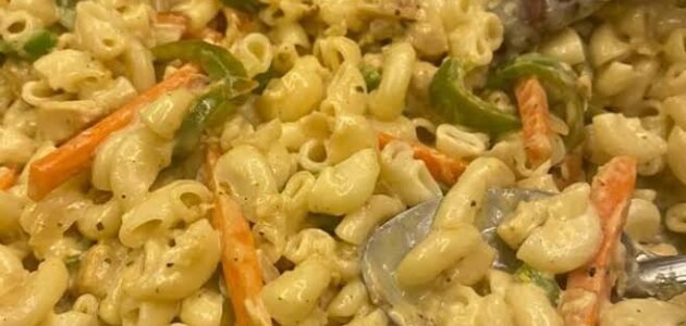 طريقة تحضير مكرونة بالدجاج والفلفل الرومي في دقائق