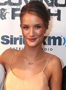 من هي زوجة جيسون ستاثام