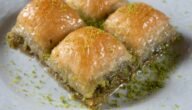 خطوات عمل وتحضير البقلاوة في المنزل