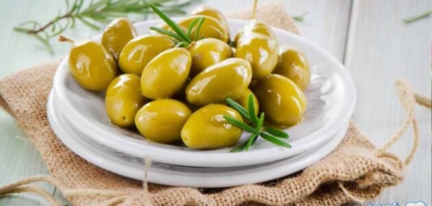 طريقة عمل الزيتون الأخضر المخلل مشطشط ومقرمش لآخر حبة مثل المحلات 1 طريقة عمل الزيتون الأخضر المخلل مشطشط ومقرمش لآخر حبة مثل المحلات