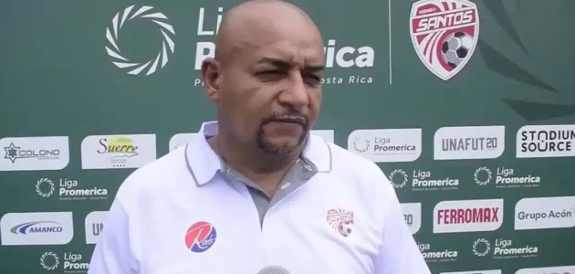 من هو مساعد مدرب منتخب كوستاريكا الذي توفي أثناء مباراة المنتخب؟!