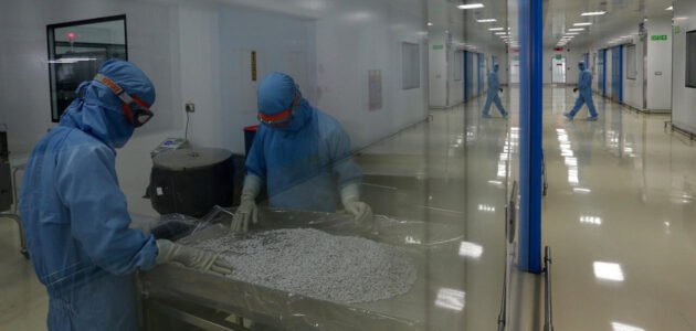 صحتكم تهمنا – عاصفة “السيتوكين” الالتهابية في مرض الكوفيد-١٩ تهدأ بواسطة دواء Tocilizumab