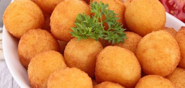 طريقة عمل كرات البطاطس اللذيذة بحشوة الجبنة بكل سهولة وبدون تكلفة
