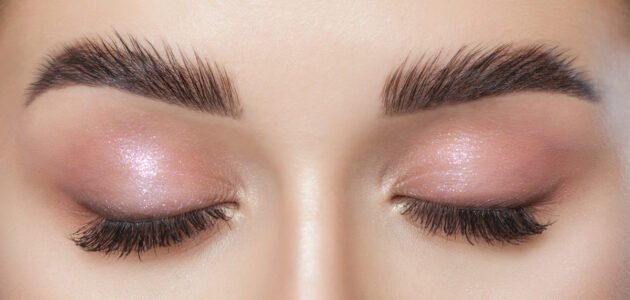 طريقة صاروخية لتطويل وتكثيف الرموش والحواجب طبيعي وبسرعة بمكونات من منزلك 1 طريقة صاروخية لتطويل وتكثيف الرموش والحواجب طبيعي وبسرعة بمكونات من منزلك