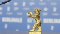 في أي مهرجان تعطى جائزة الدب الذهبي ؟