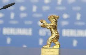 في أي مهرجان تعطى جائزة الدب الذهبي ؟