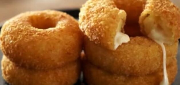 خطوة بخطوة طريقة عمل دوناتس البطاطس بالجنبة الموزاريلا اللذيذة مقرمش وطري