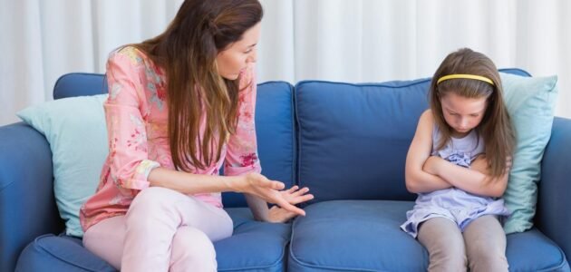 كيفية التعامل مع الطفل العنيد في عمر 10 سنوات